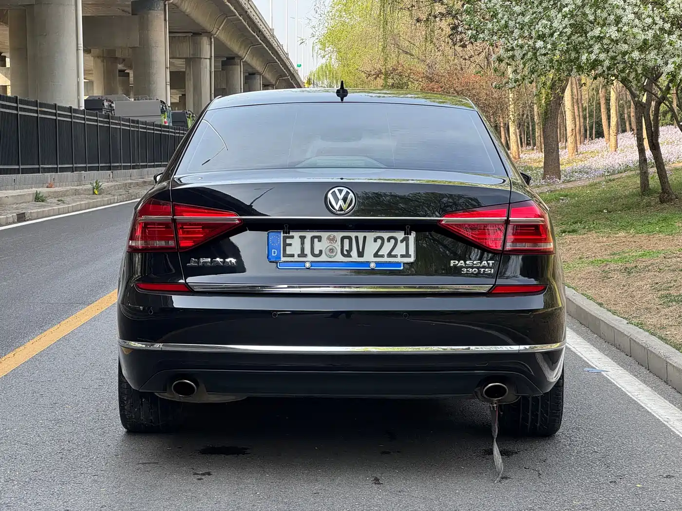 Volkswagen Passat 2017 330TSI DSG Luxury фото 3