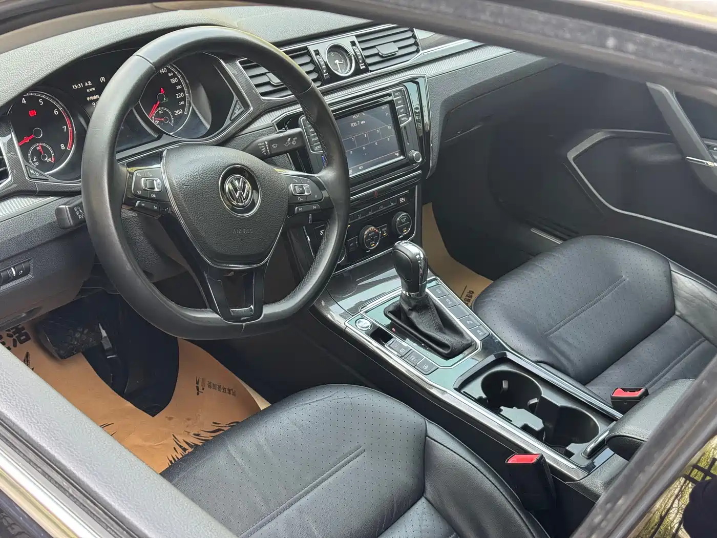 Volkswagen Passat 2017 330TSI DSG Luxury фото 10