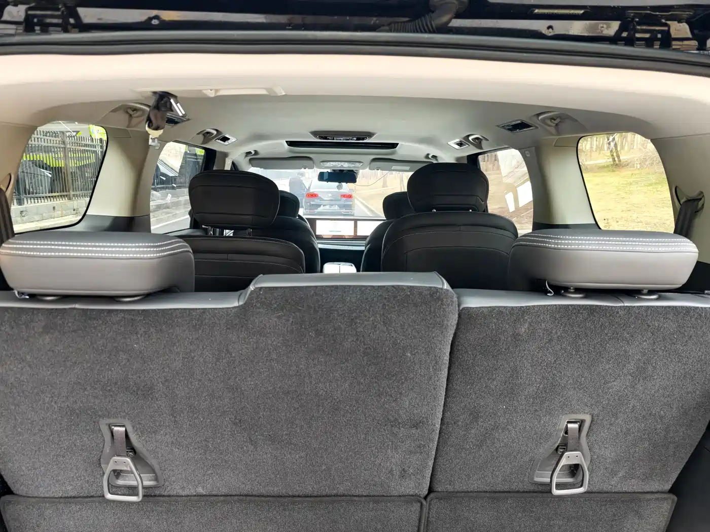 SAIC Maxus Maxus G90 2024 2.0T Stellar 7-Seater фото 15
