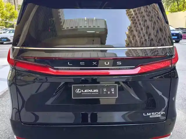 Lexus LM 2023 500h 6-Seater Prestige Edition — фото 4