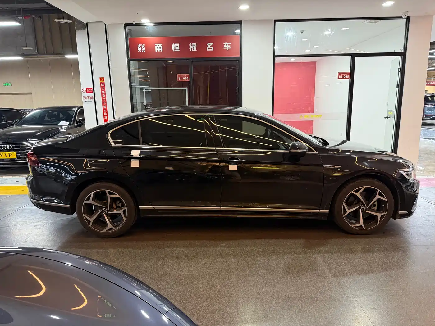Volkswagen Magotan 2023 Model 2 Million Commemorative Edition 330TSI DSG Luxury фото 15