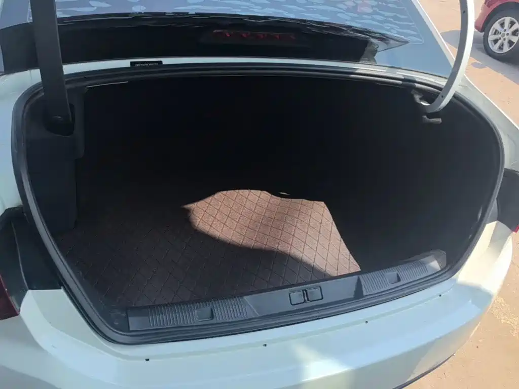 Citroën C4L 2017 2016 1.2T Manual Leading Edition