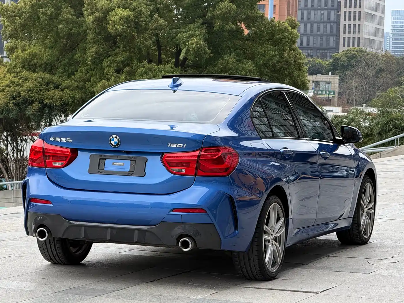 BMW 1 Series 2019 120i Leading M Sport Package фото 11