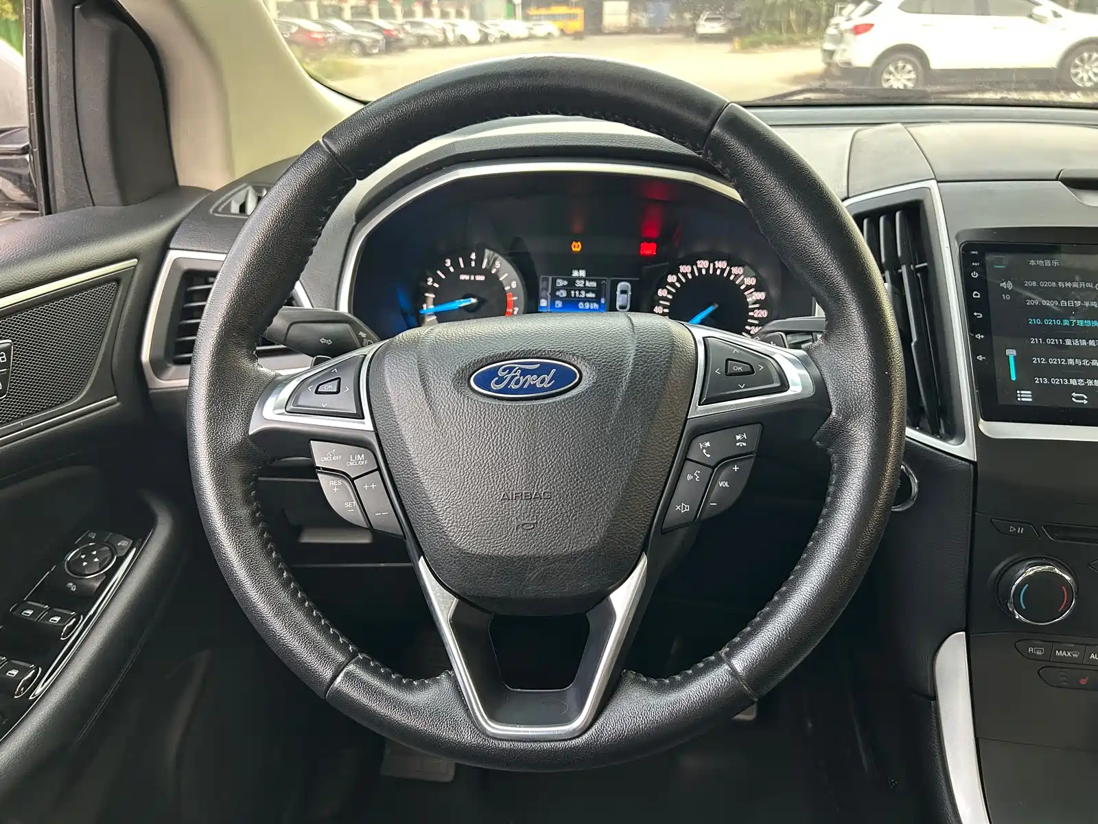 Photo 9 - Ford Edge