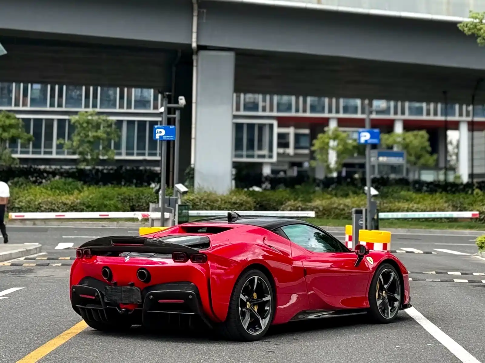 Фото 7 - Ferrari SF90
