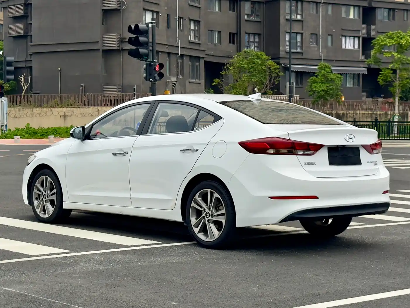 Hyundai Elantra 2016 Model 1.6L Automatic Smart Elite фото 11