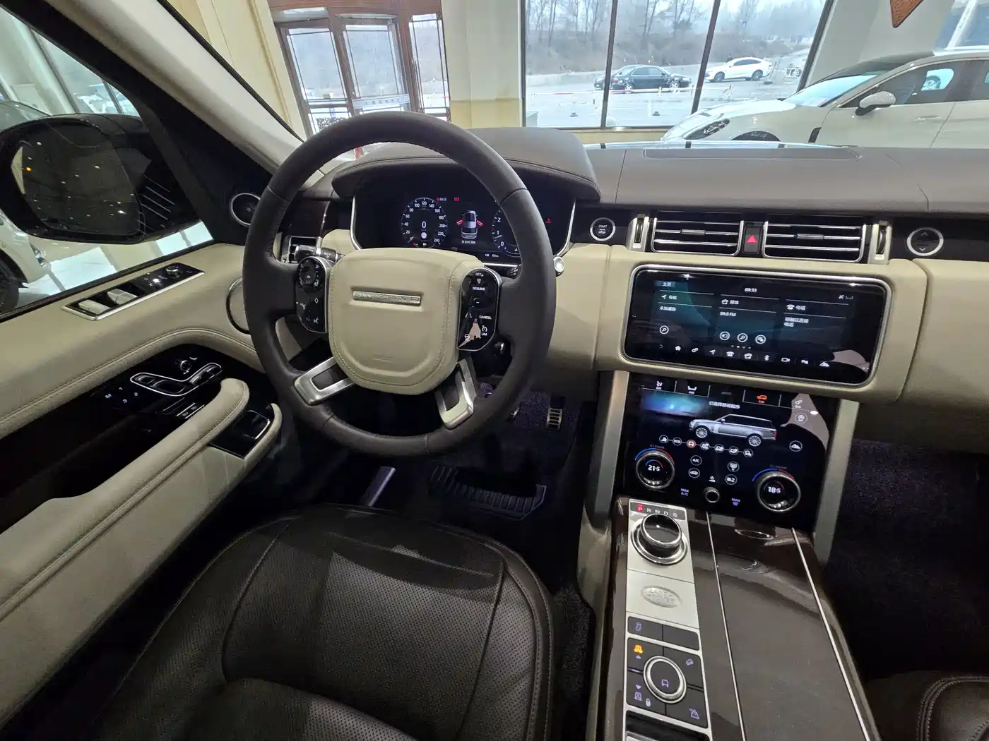 Land Rover Range Rover 2021 3.0 L6 Heritage Edition фото 18