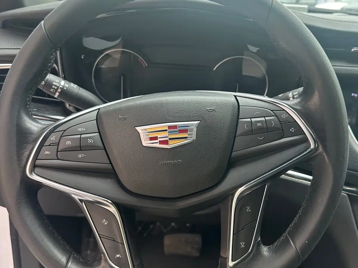 CADILLAC XT5