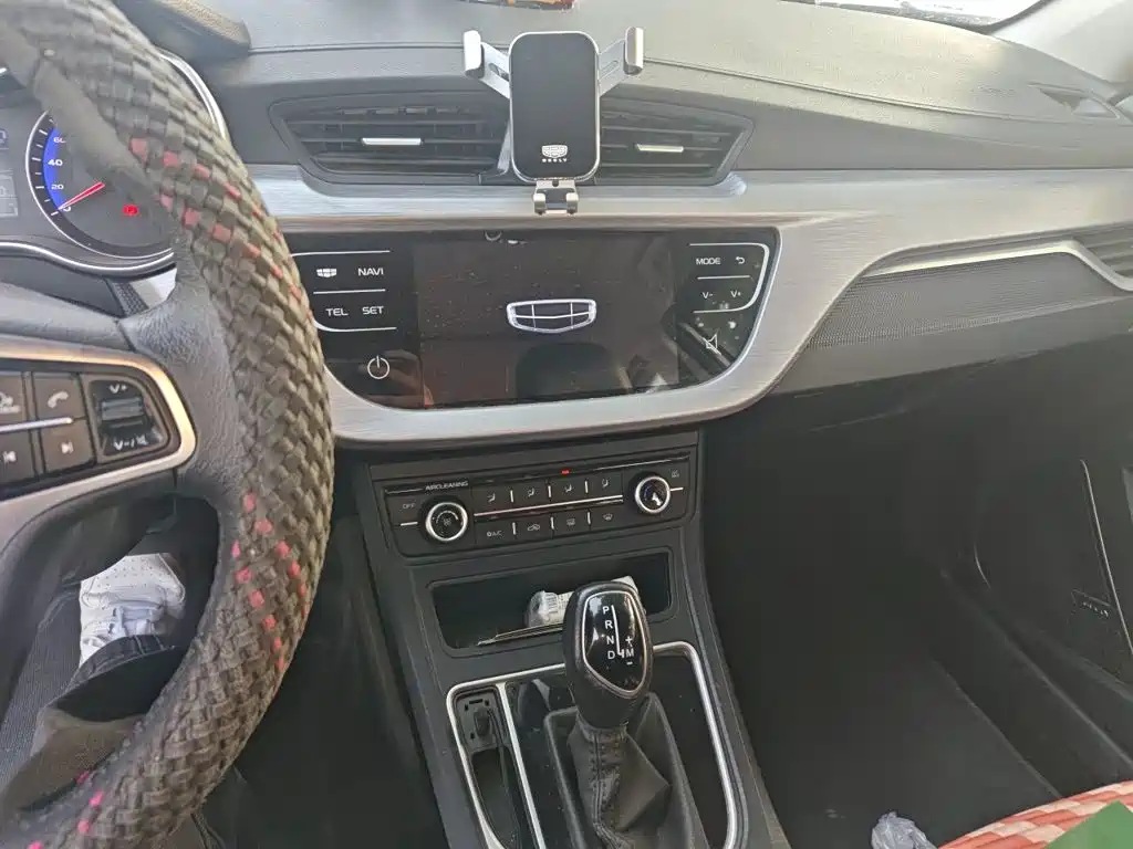 Фото 6 - Geely Vision