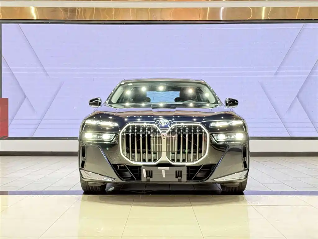 BMW 7 Series 2023 Model 740Li Leading M Sport Package фото 6