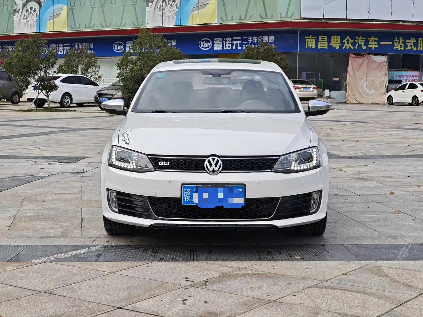 Volkswagen Sagitar 2013 2.0TSI GLI фото 2