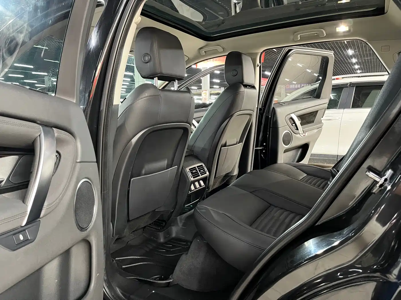 Land Rover Discovery Sport 2020 200PS Family Edition фото 11
