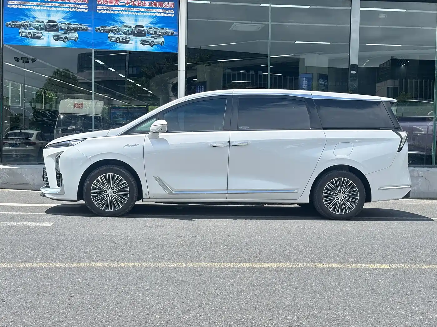 Buick GL8 New Energy 2024 2024 Landglory Smart Enjoy Edition 7-Seater