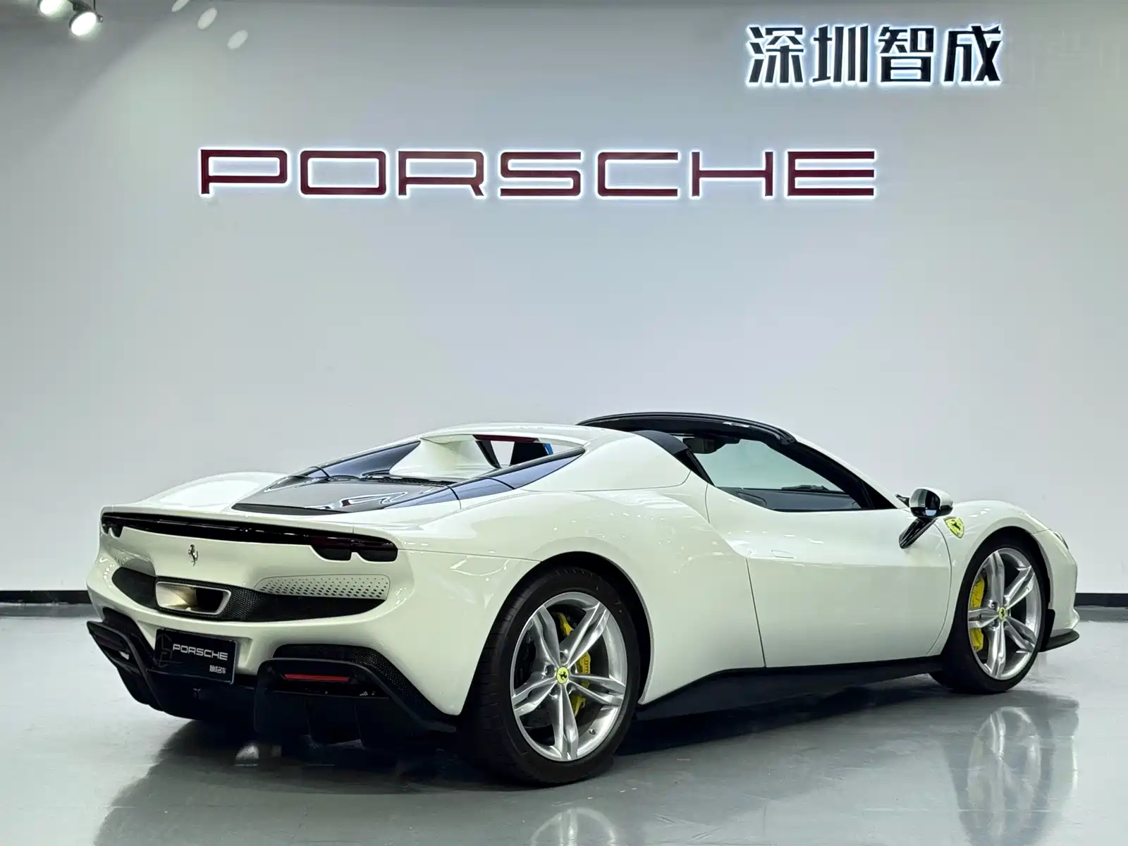 Фото 9 - Ferrari 296
