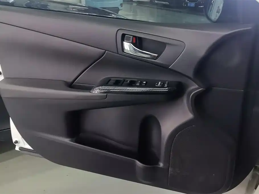 Toyota Camry 2015 2.0E Elite Edition фото 7