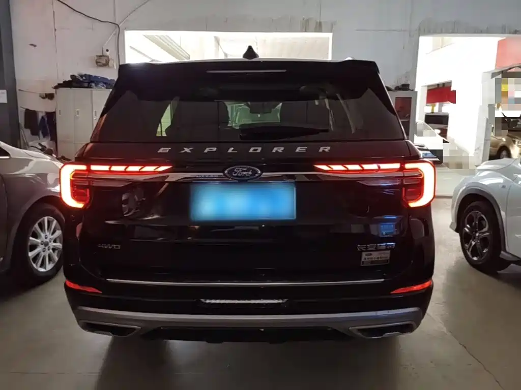 Фото 6 - Ford Explorer