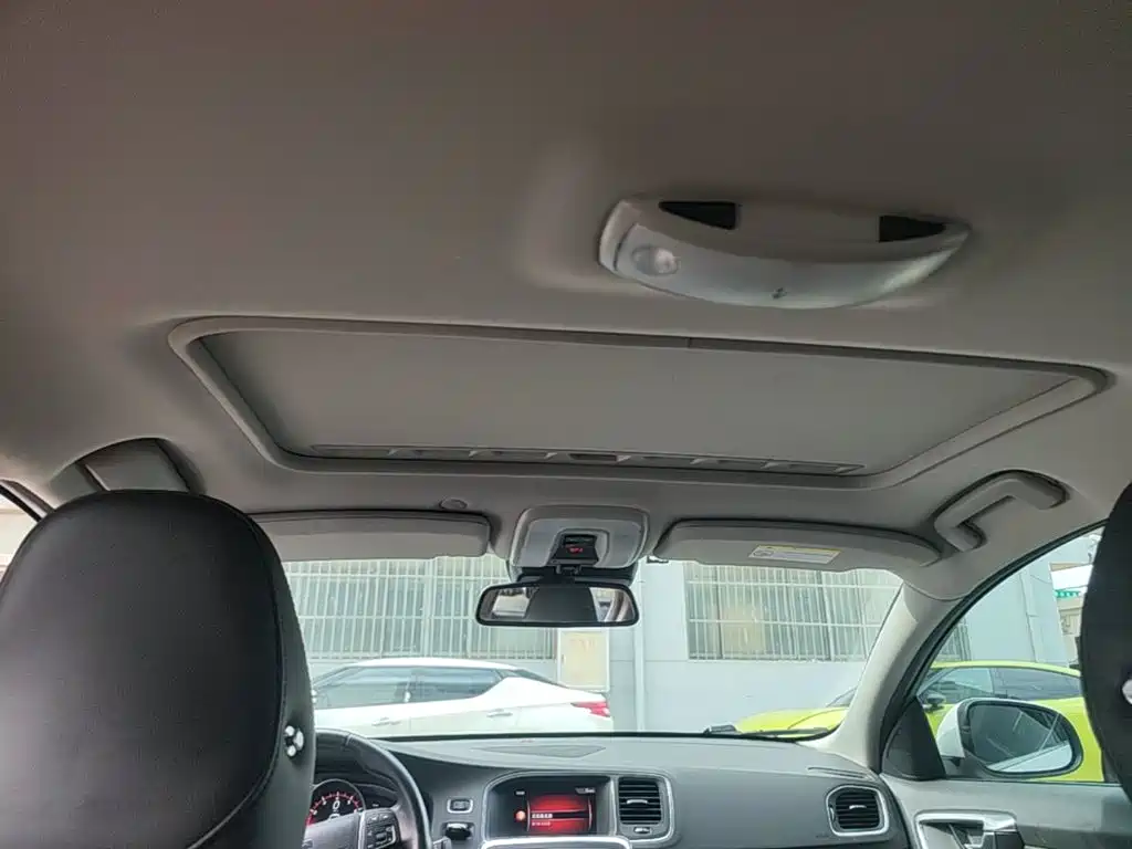 Фото 18 - Volvo S60