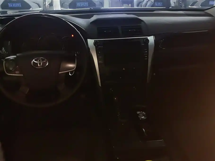 Toyota Camry 2015 2.0E Elite Edition фото 12