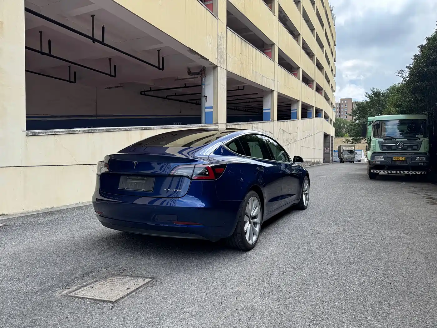 TESLA MODEL 3