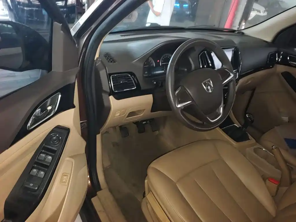 Baojun 730 2014 2014 1.5L Manual Comfort 7-seater