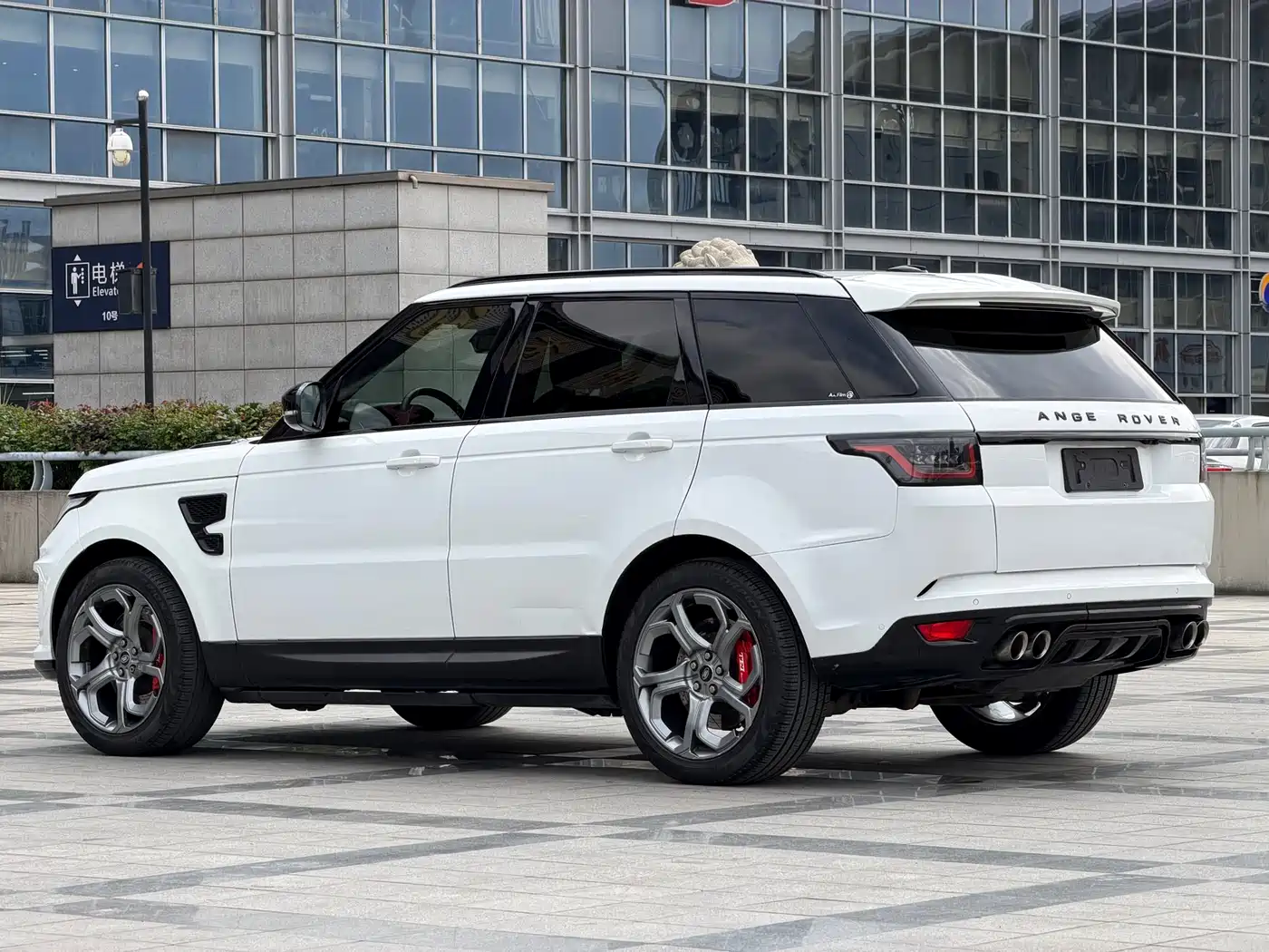 Land Rover Range Rover Sport 2016 Model 3.0 SC V6 HSE DYNAMIC фото 6