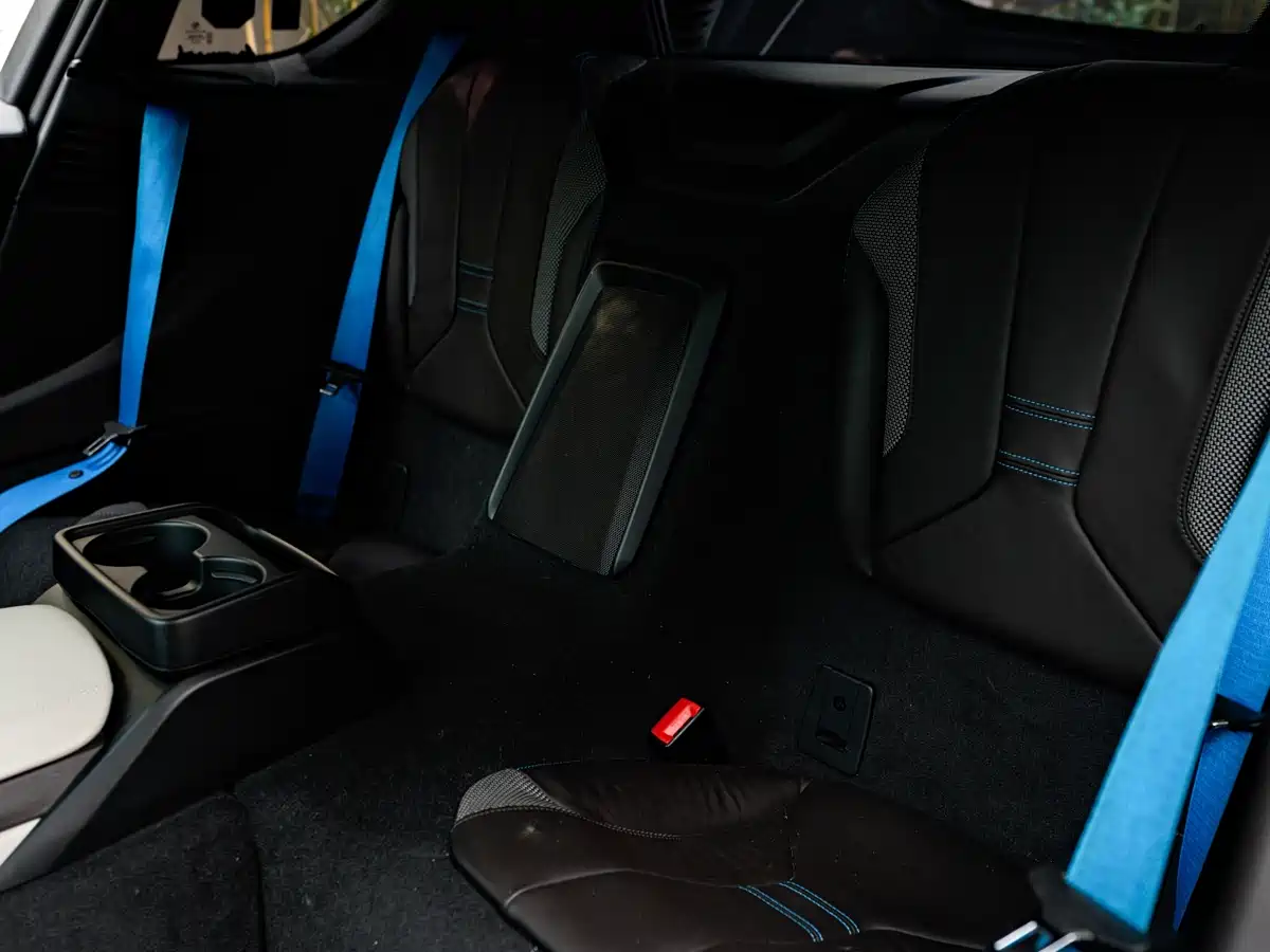 BMW i8 2014 Standard фото 12