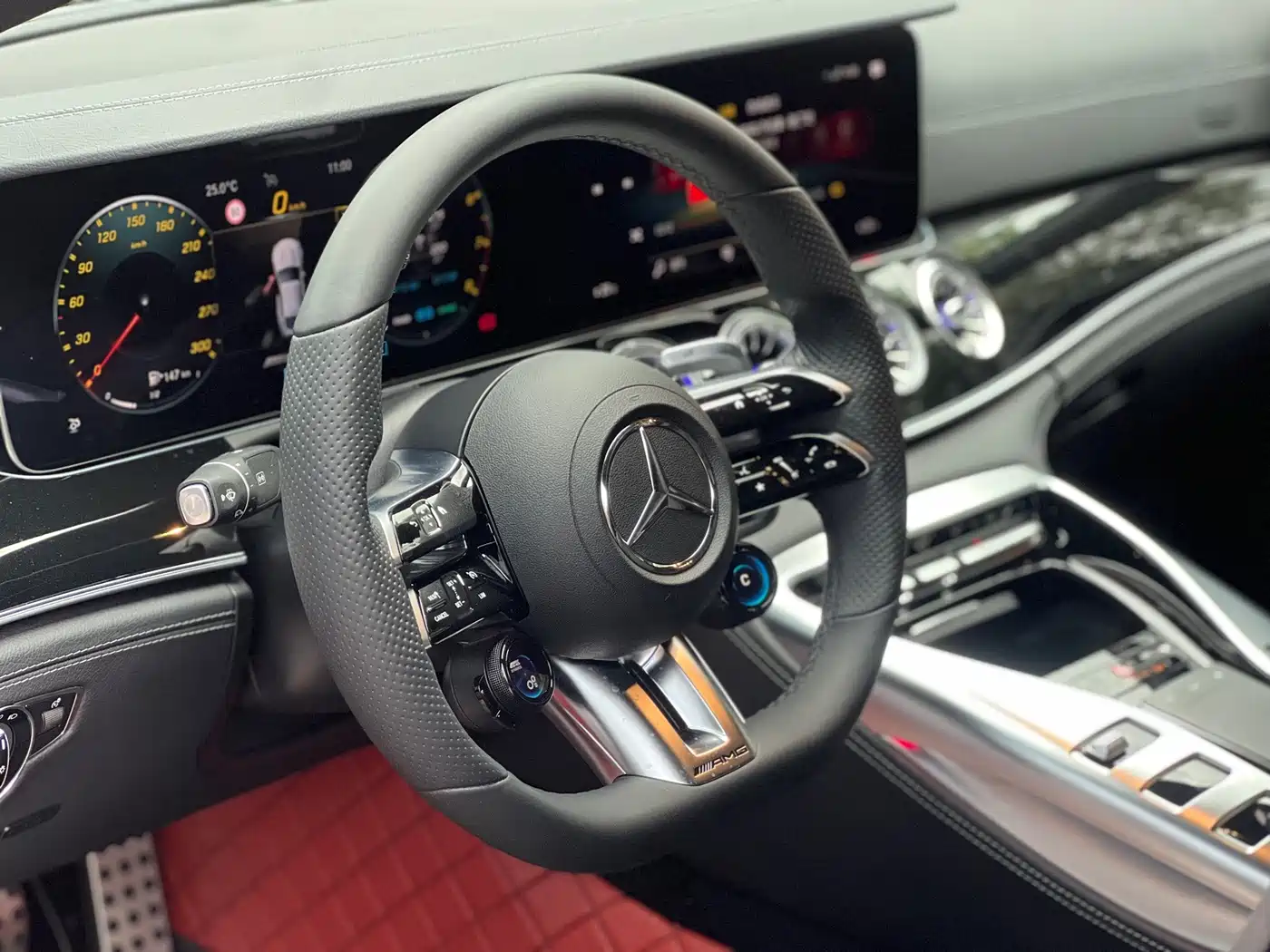 Фото 9 - Mercedes-Benz AMG GT