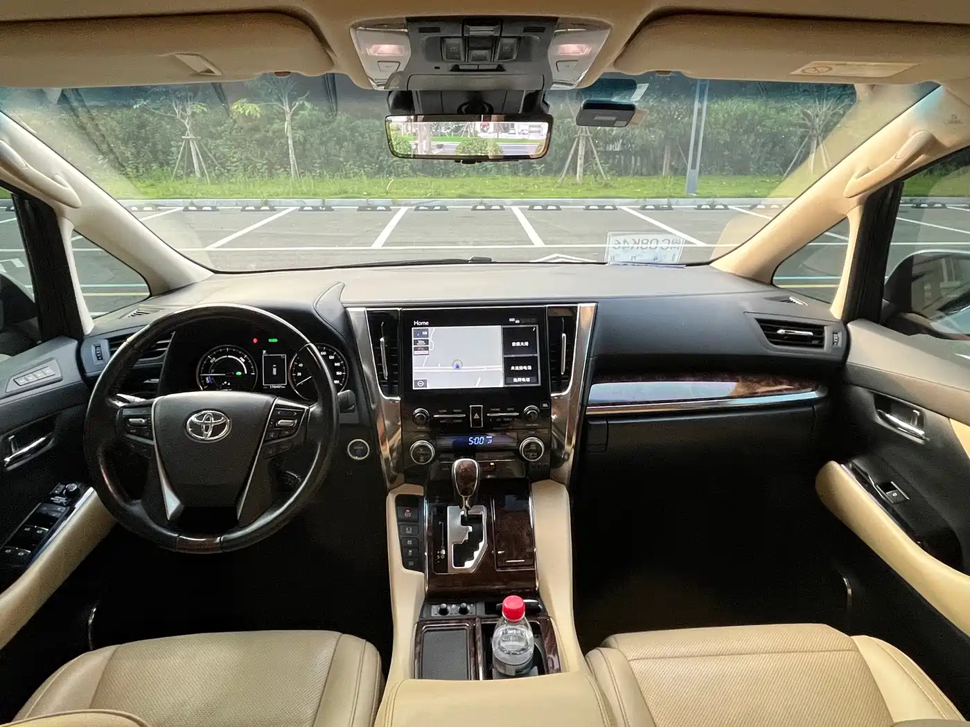 Photo 5 - Toyota Alphard