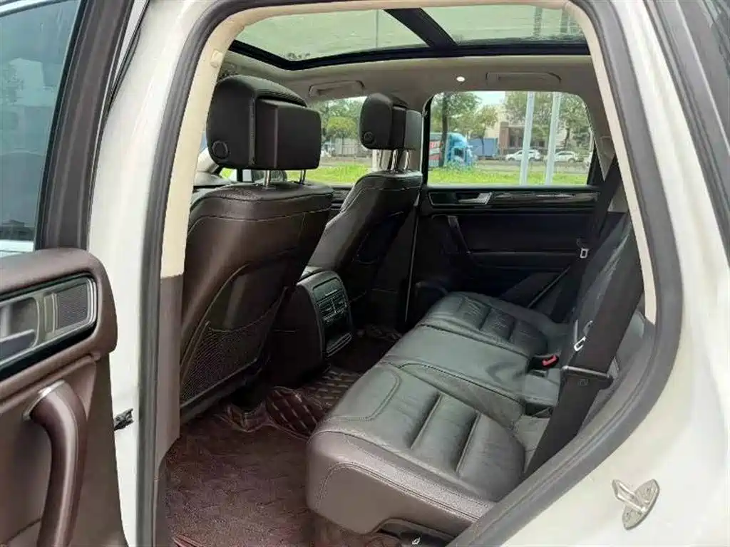 Volkswagen Touareg 2015 3.0TSI Standard Edition фото 6