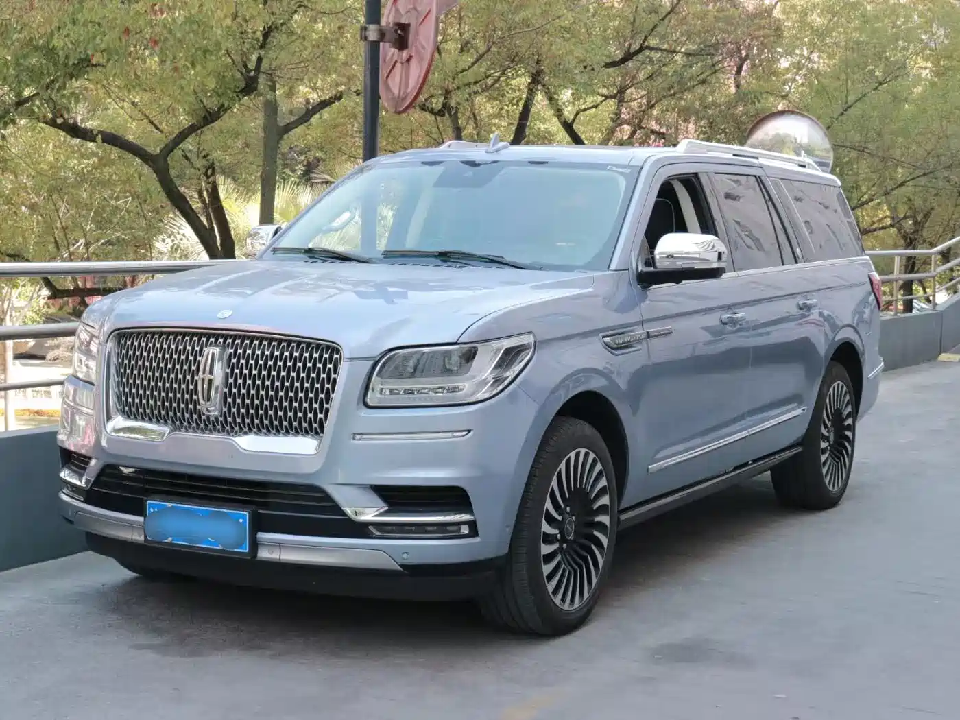 LINCOLN NAVIGATOR