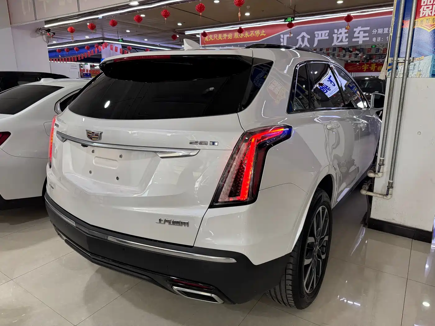 Фото 8 - Cadillac XT5