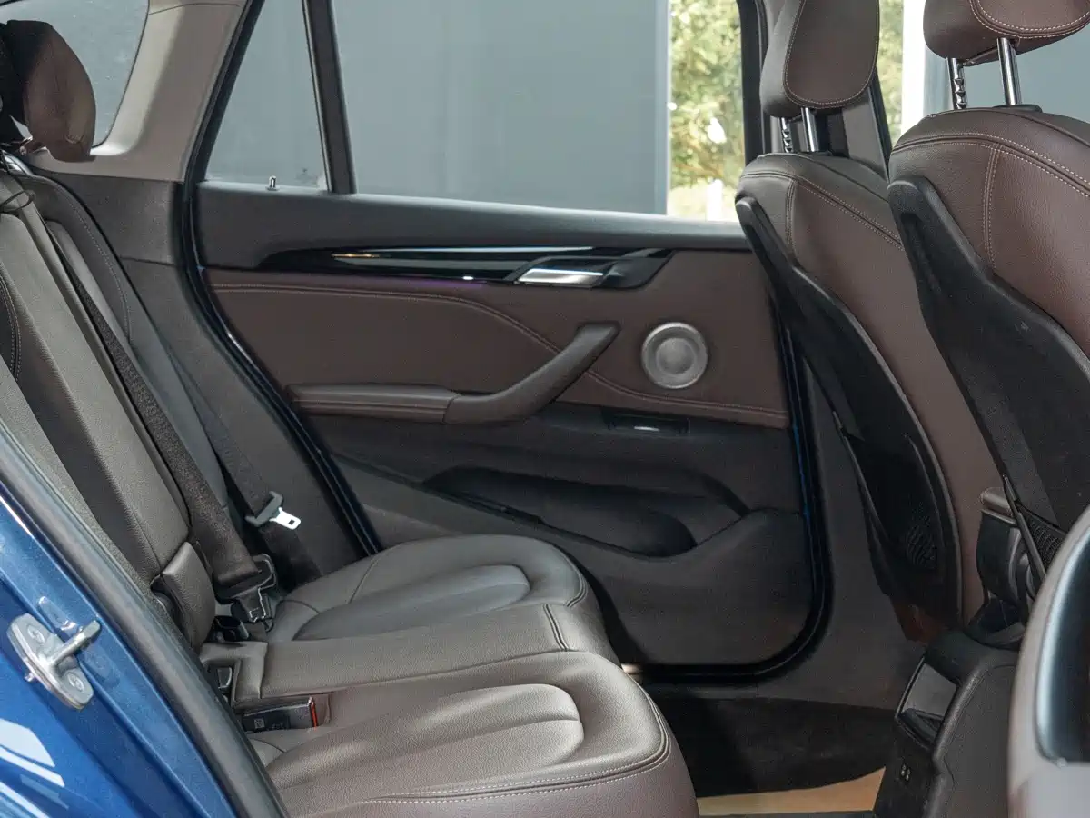 BMW X1 2022 sDrive20Li Fashion фото 19