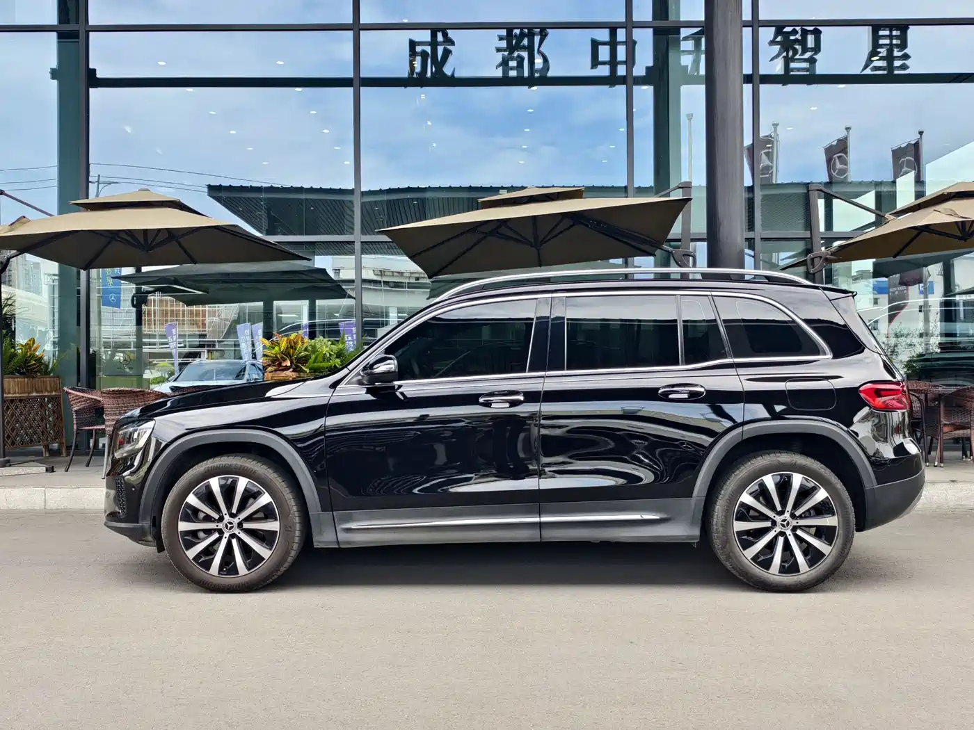 Mercedes-Benz GLB 2025 Model GLB 220 Fashion Style фото 4