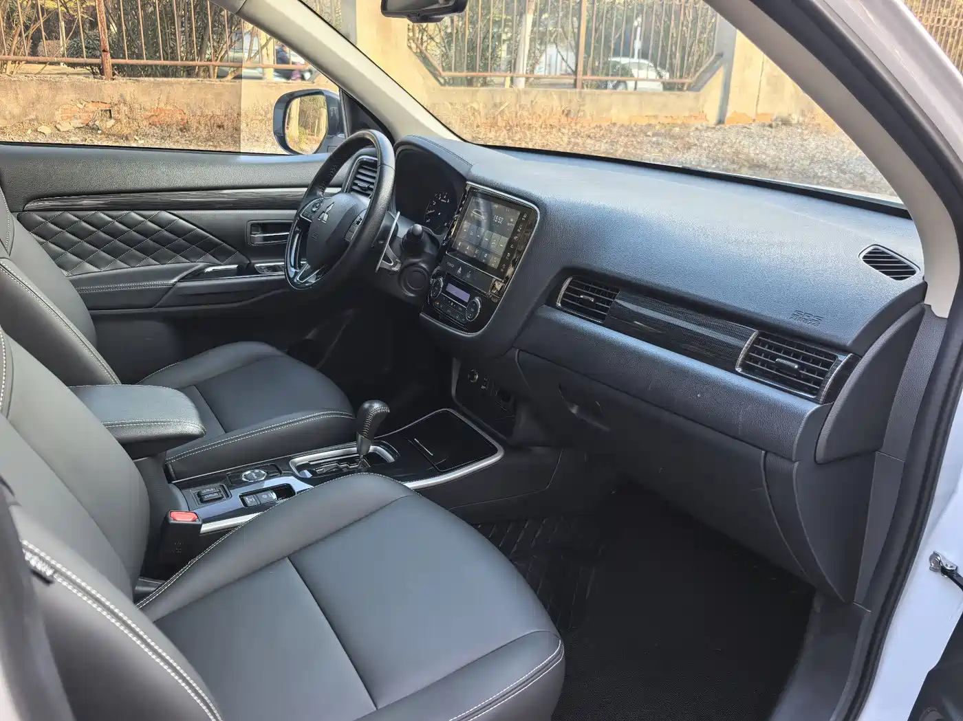 Mitsubishi Outlander 2020 2.4L 4WD Luxury 5-seater фото 25