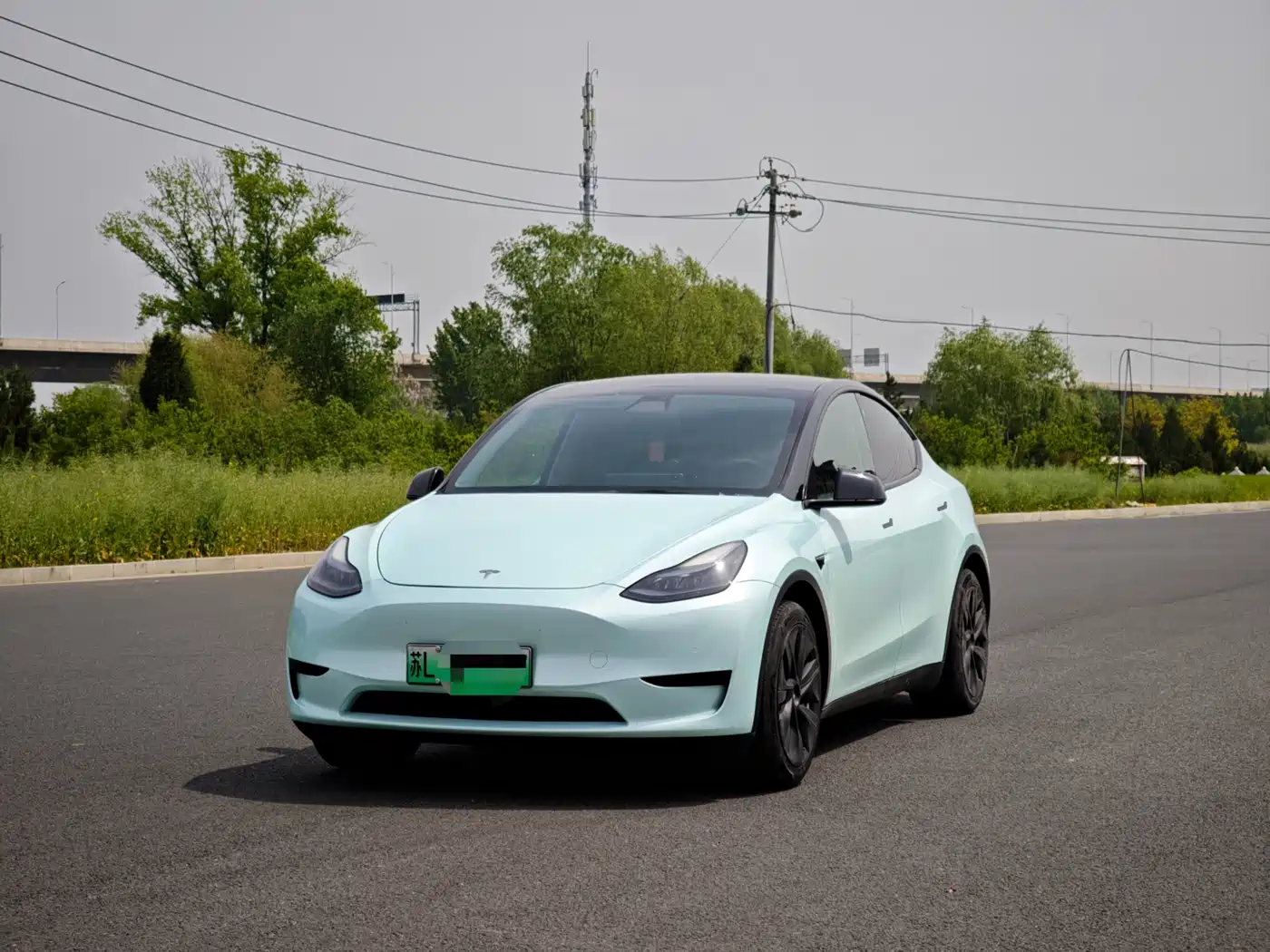 TESLA MODEL Y