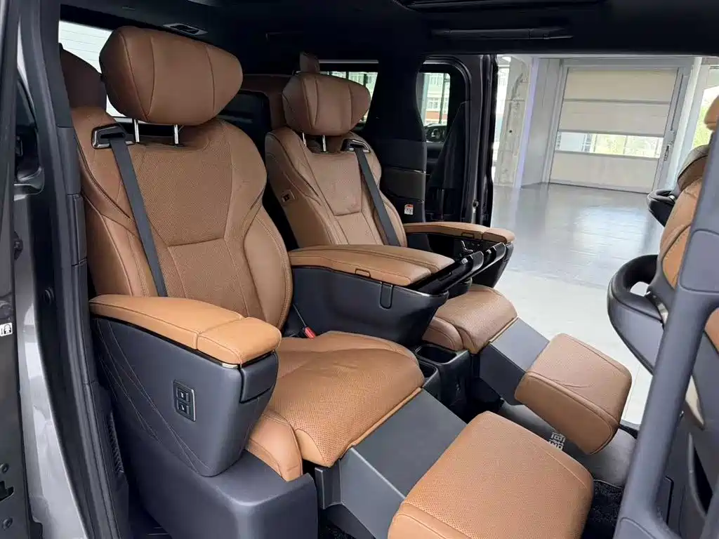 Toyota Alphard 2024 Hybrid 2.5L Ultimate Enjoyment Edition фото 11