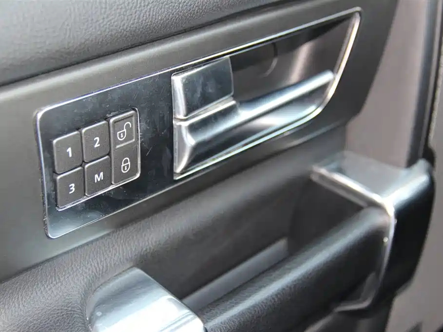 Фото 22 - Land Rover Discovery