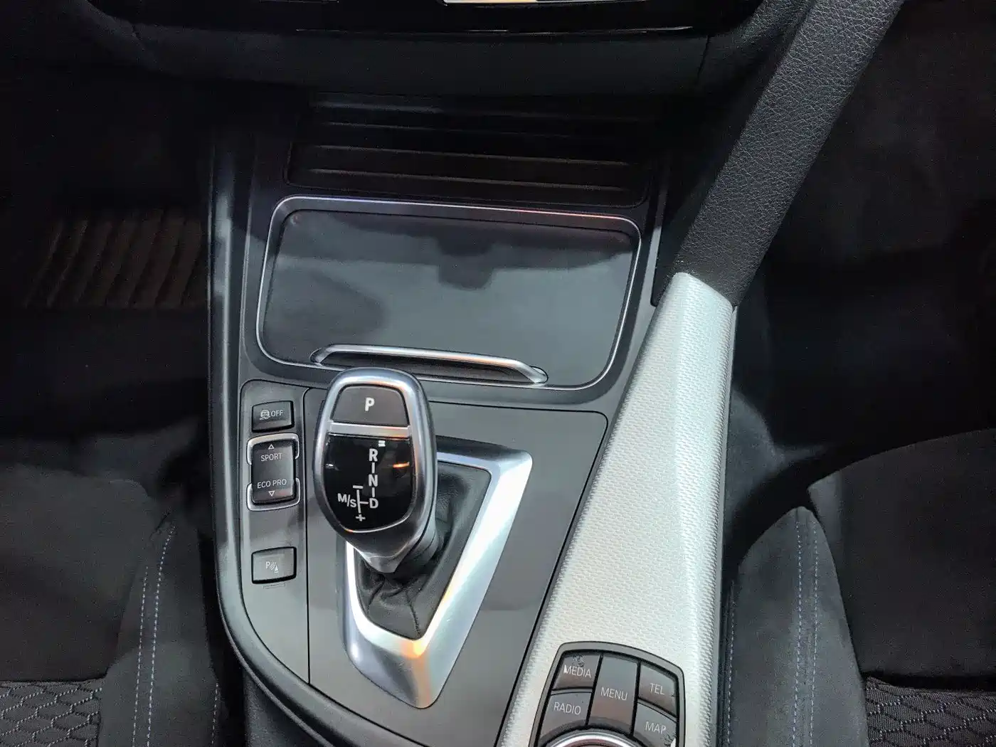 BMW 3 Series 2016 320i M Sport фото 9