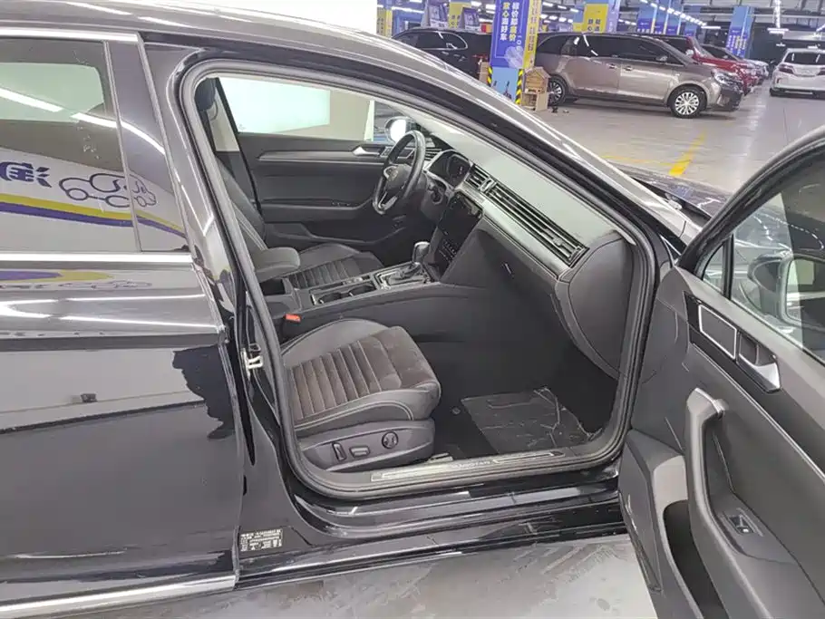 Volkswagen Magotan 2020 330TSI DSG Luxury фото 8