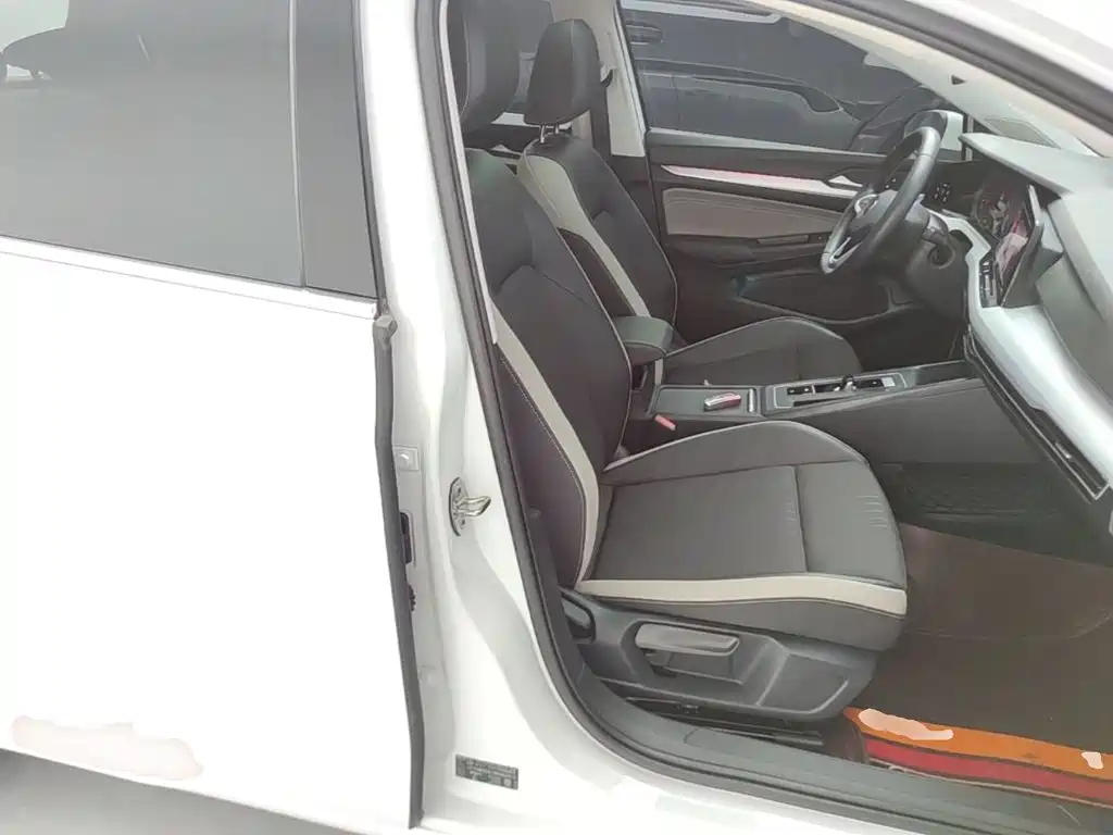 صورة 25 - Volkswagen Golf