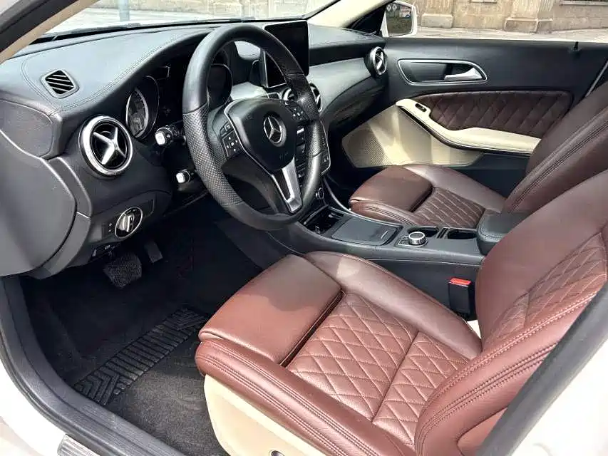 Mercedes-Benz GLA 2016 GLA 220 4MATIC Fashion фото 8