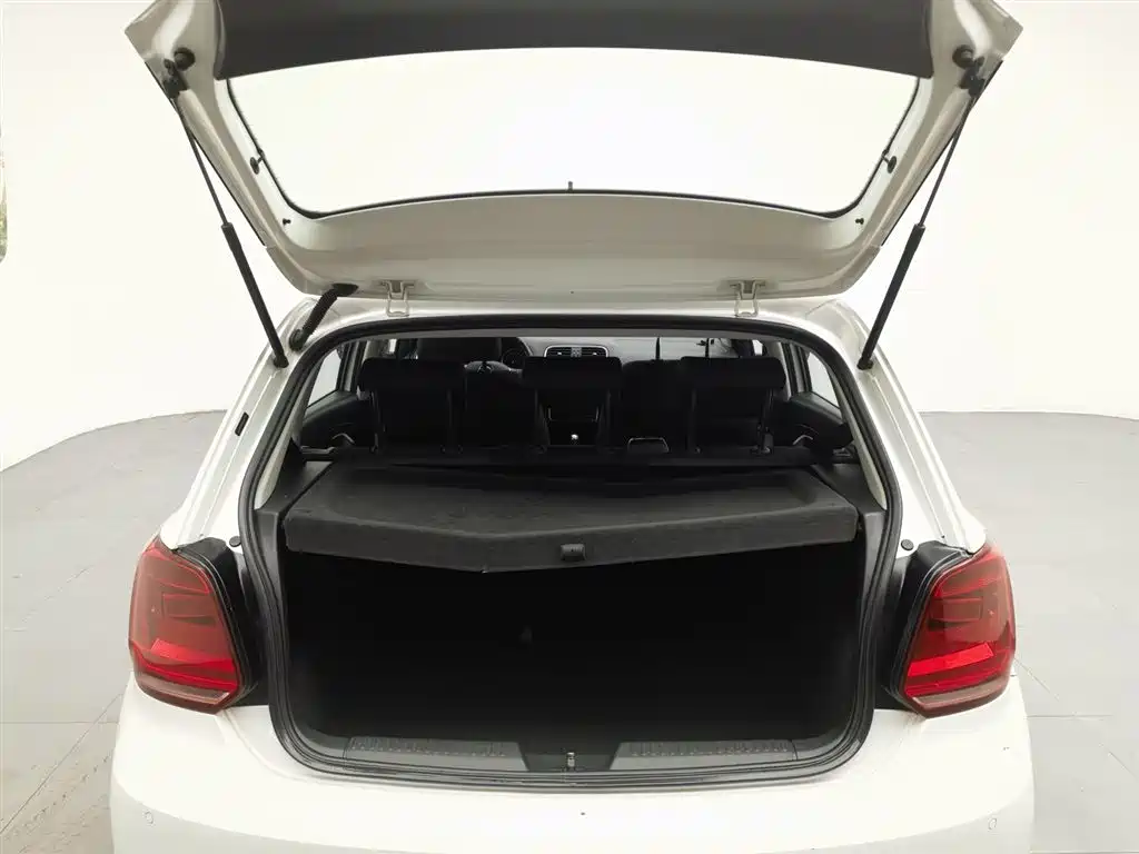 Volkswagen Polo 2016 1.6L Automatic Comfort фото 16