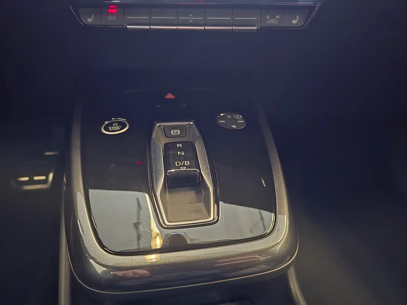 Audi Q4 e-tron 2024 40 e-tron Creation Edition фото 15