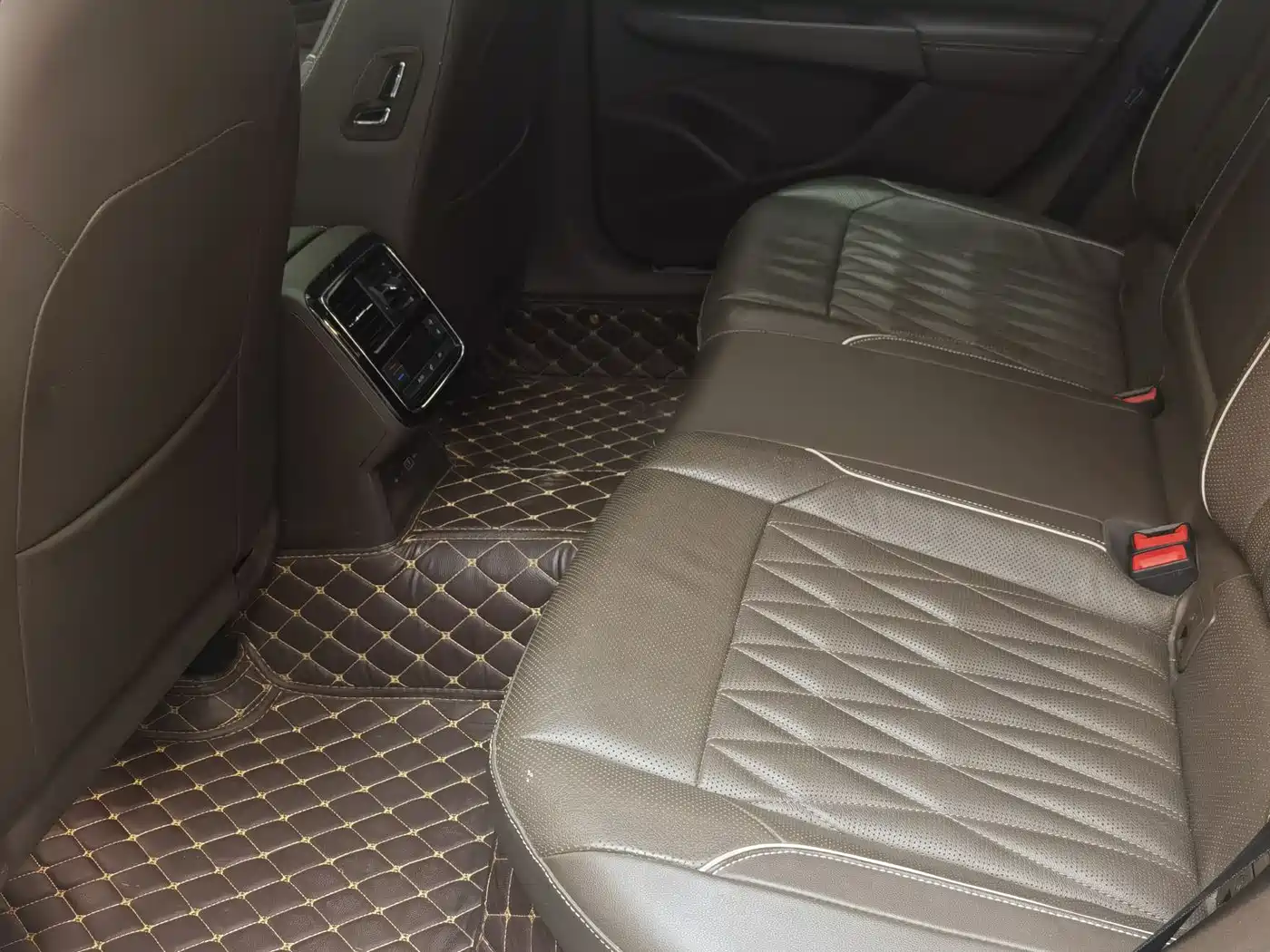 Volkswagen Passat 2020 330TSI Luxury Edition China VI фото 15