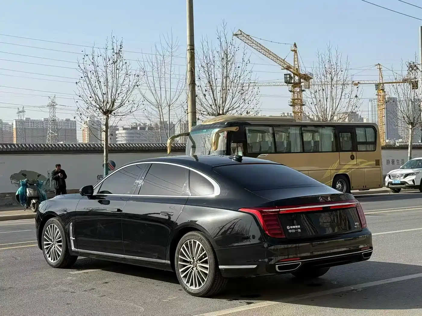 Hongqi H9 2022 2.0T Smart Connect Flag Enjoy Edition фото 7