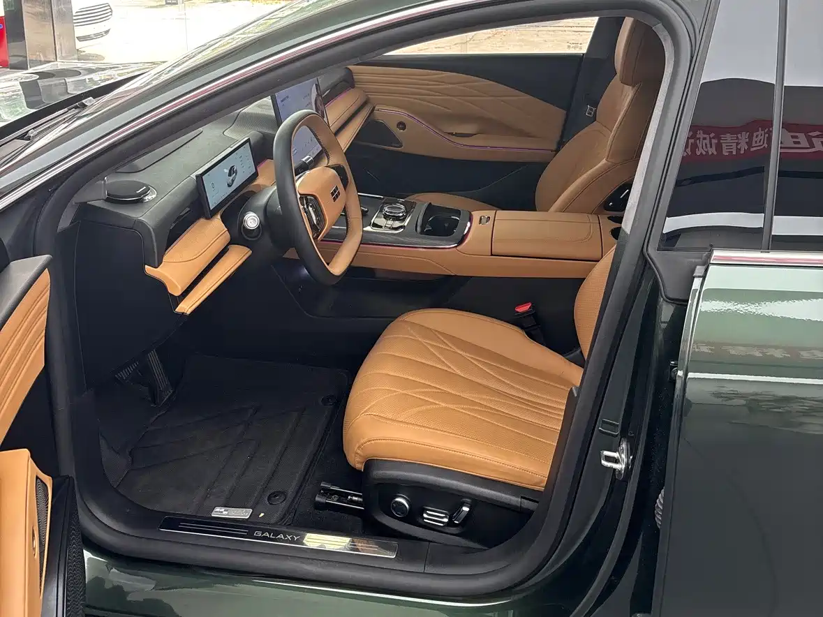 Geely Galaxy Galaxy Xingyao 8 2025 2025 Model 130km EM-i Flagship Edition