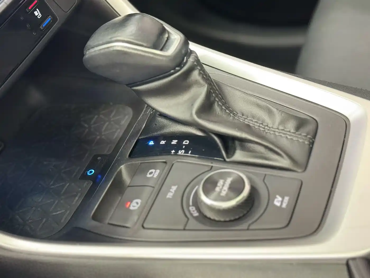 Toyota Wildlander 2023 Hybrid 2.5L E-CVT AWD Premium Edition фото 7