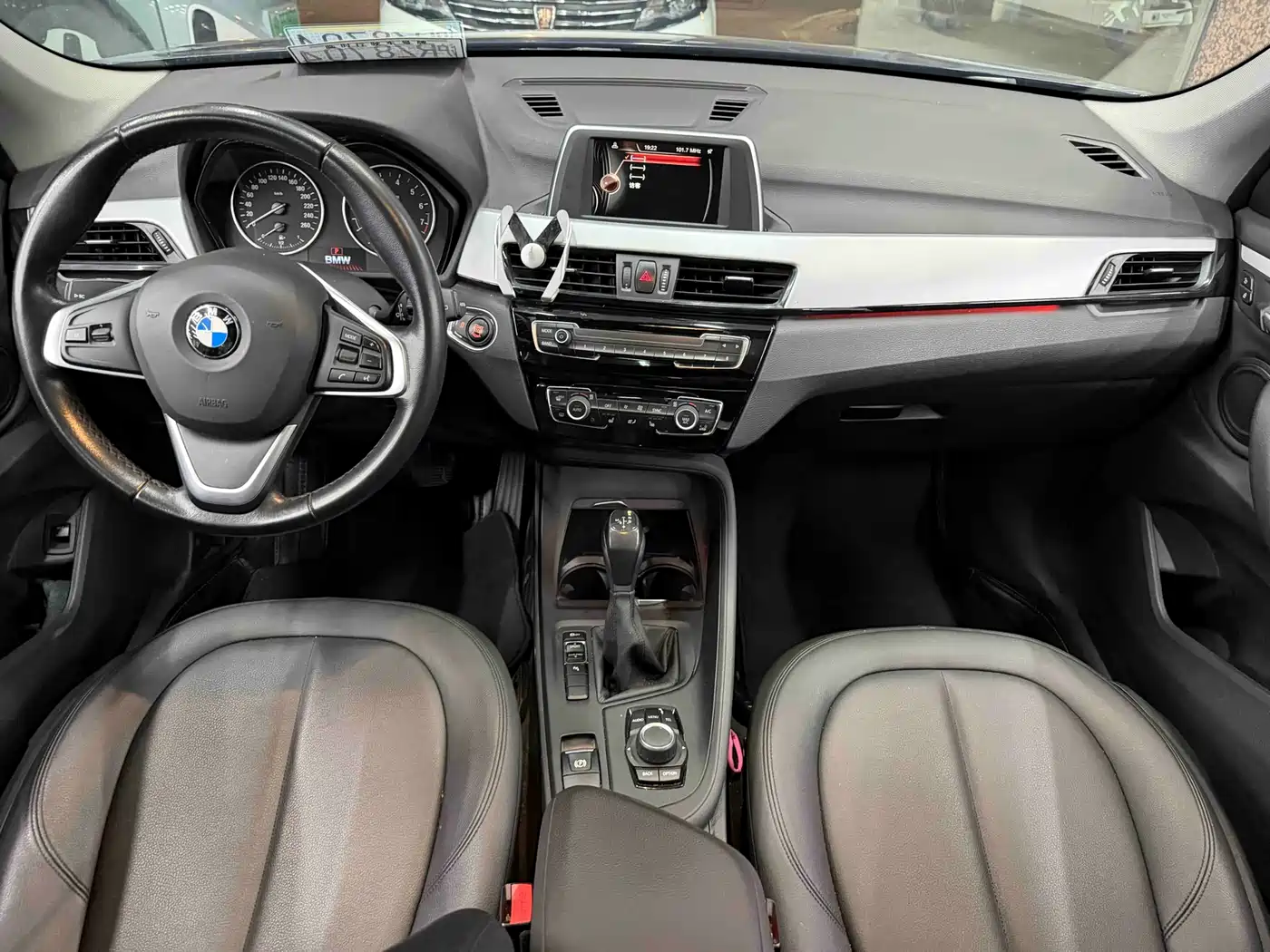 BMW X1 2016 sDrive18Li Premium Model фото 11
