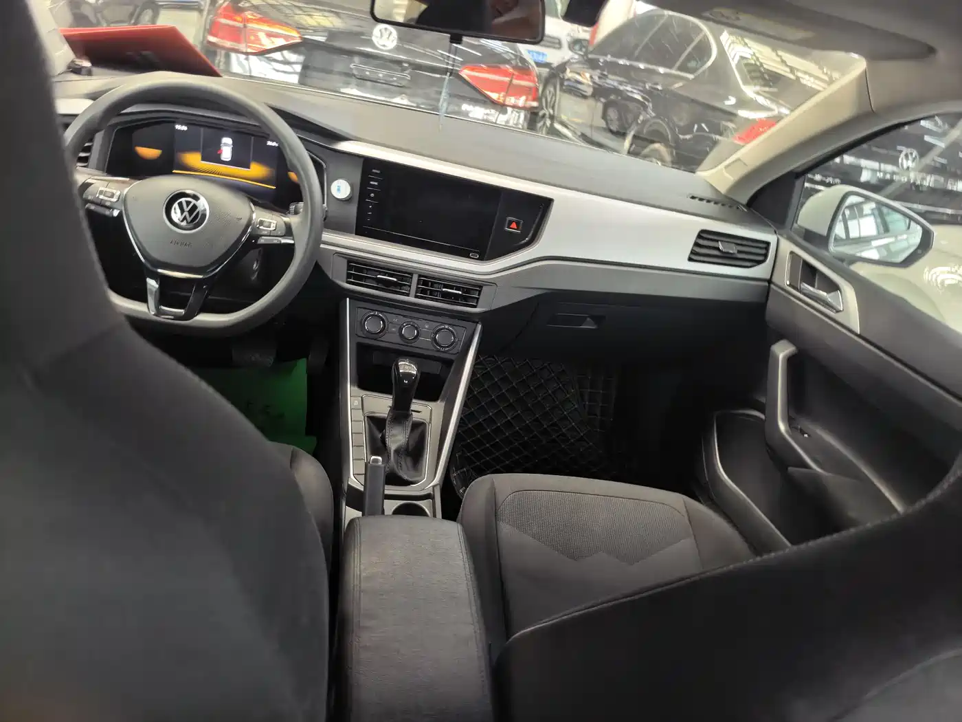 VOLKSWAGEN POLO