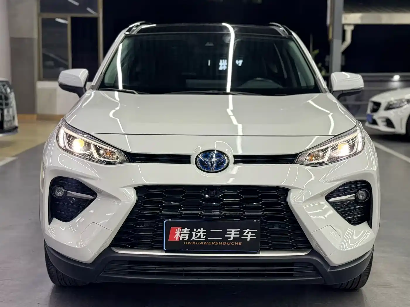 Toyota Wildlander 2023 Hybrid 2.5L E-CVT AWD Premium Edition фото 2